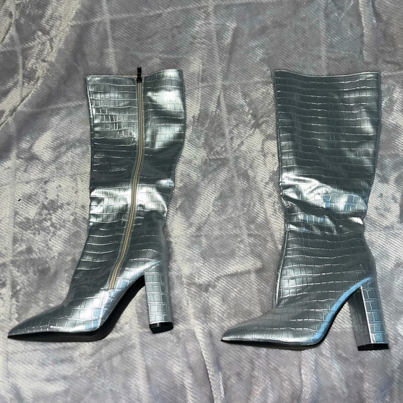 BRAND NEW SILVER KNEE HIGH BOOTS - Picture 2 of 5